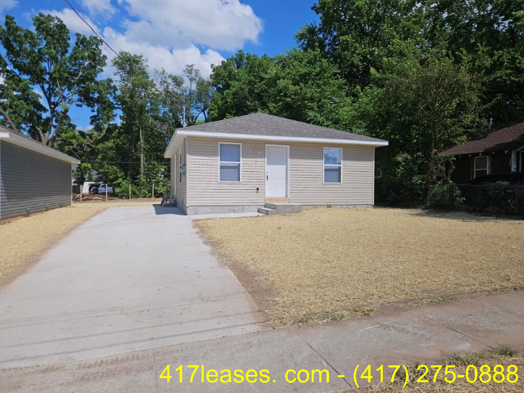 2320 N Taylor Ave