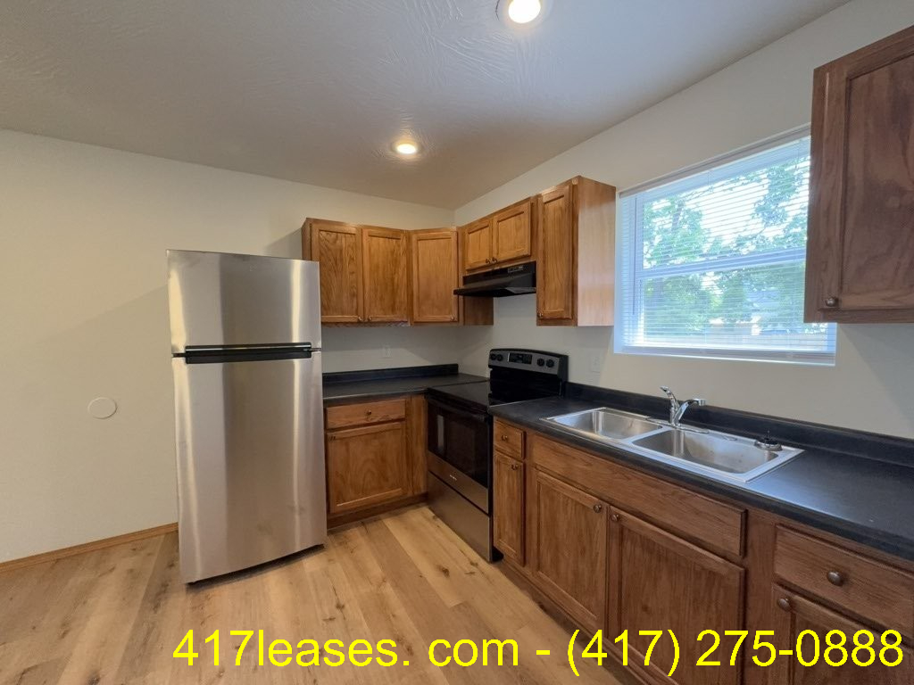 2320 N Taylor Ave